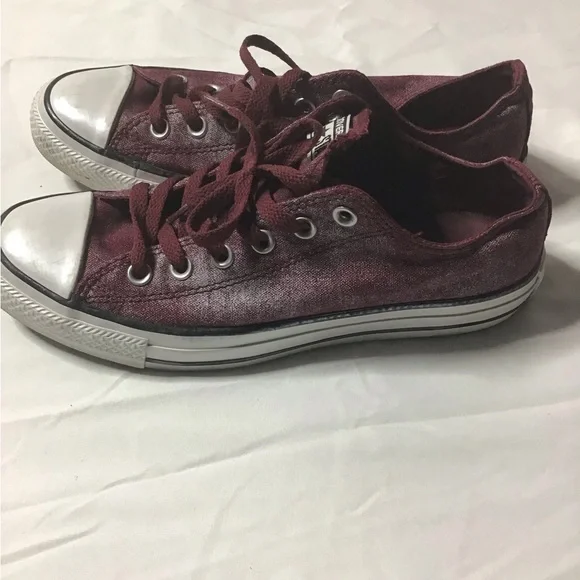 CONVERSE ALL STAR SNEAKERS Burgundy/white. Great condition. Woman’s Sz 9 - Picture 4 of 5